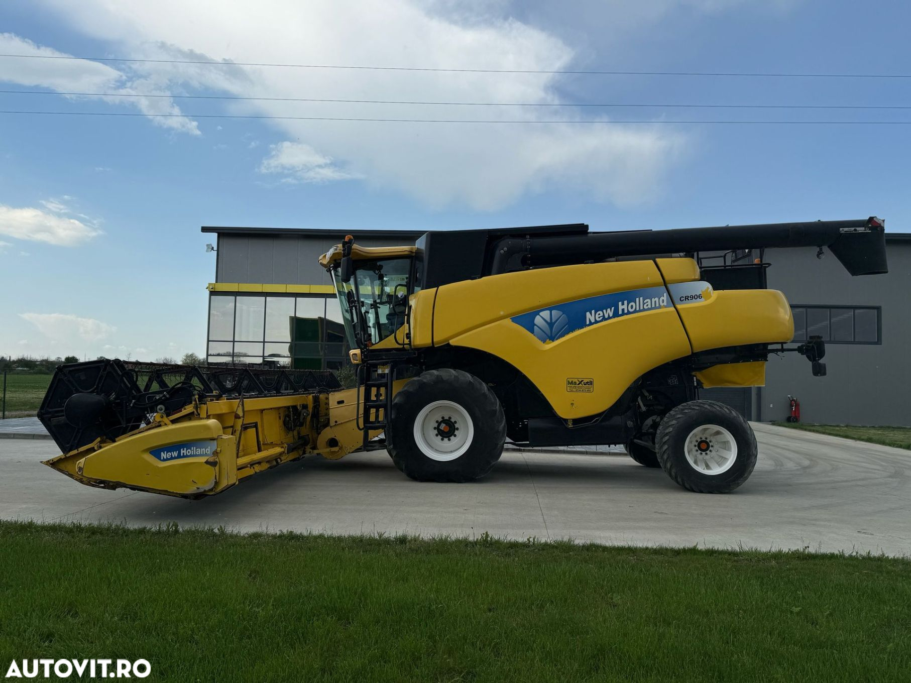 New Holland CR9060 Combina Agricola - 10