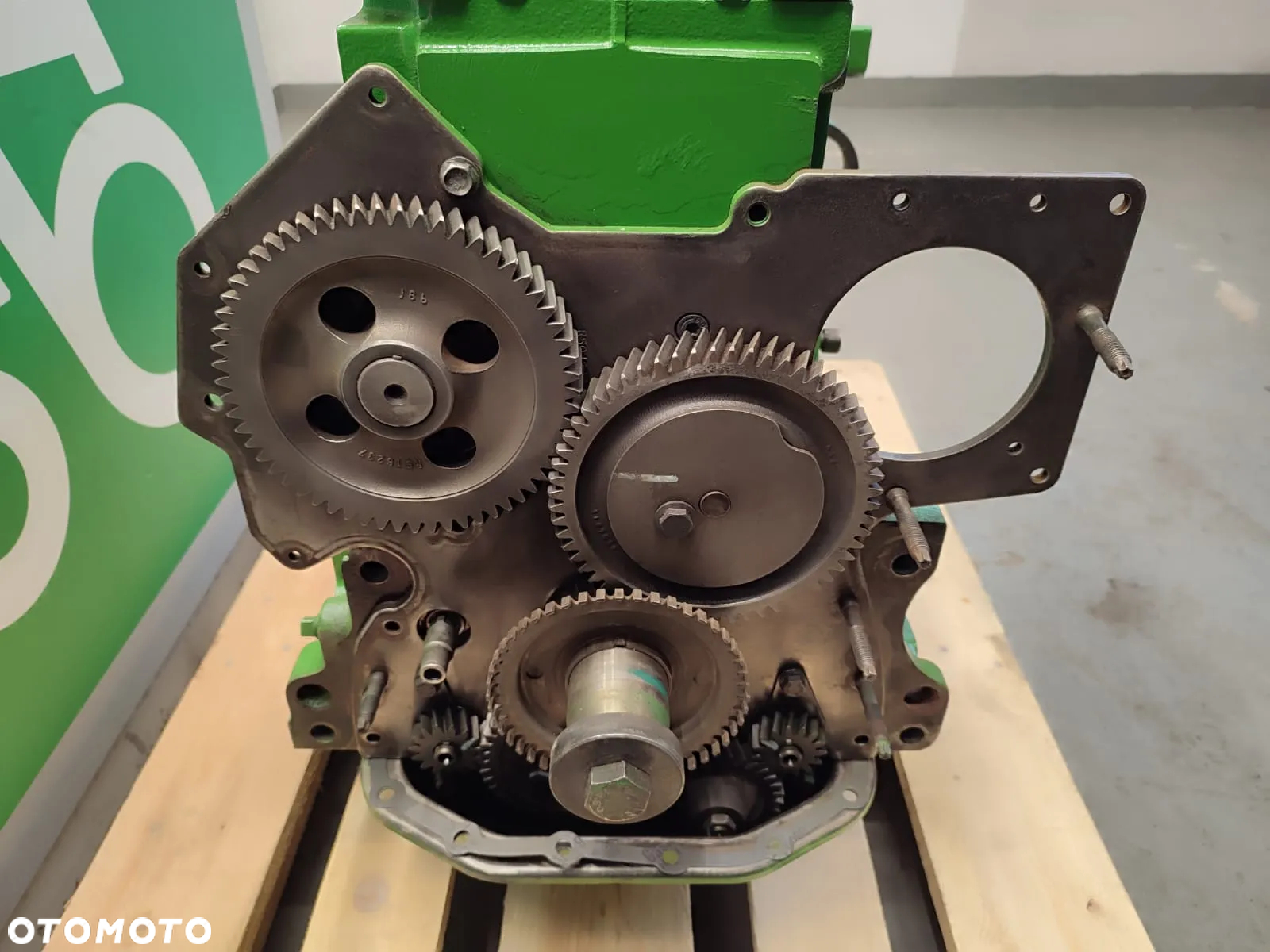 Słupek silnika JOHN DEERE 6130-6430 - 9