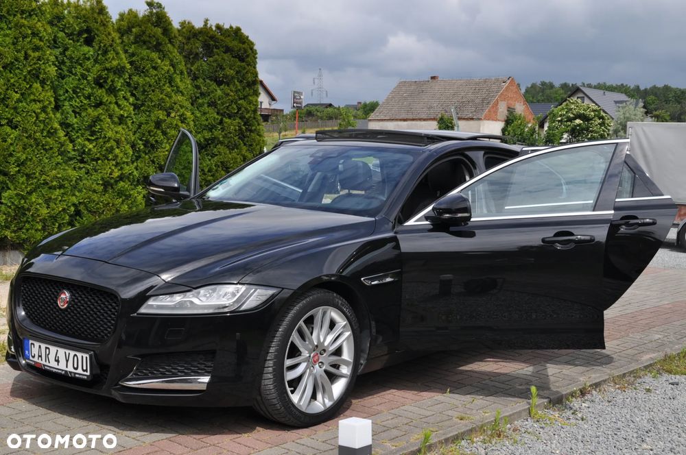 Jaguar XF 20d R-Sport - 24