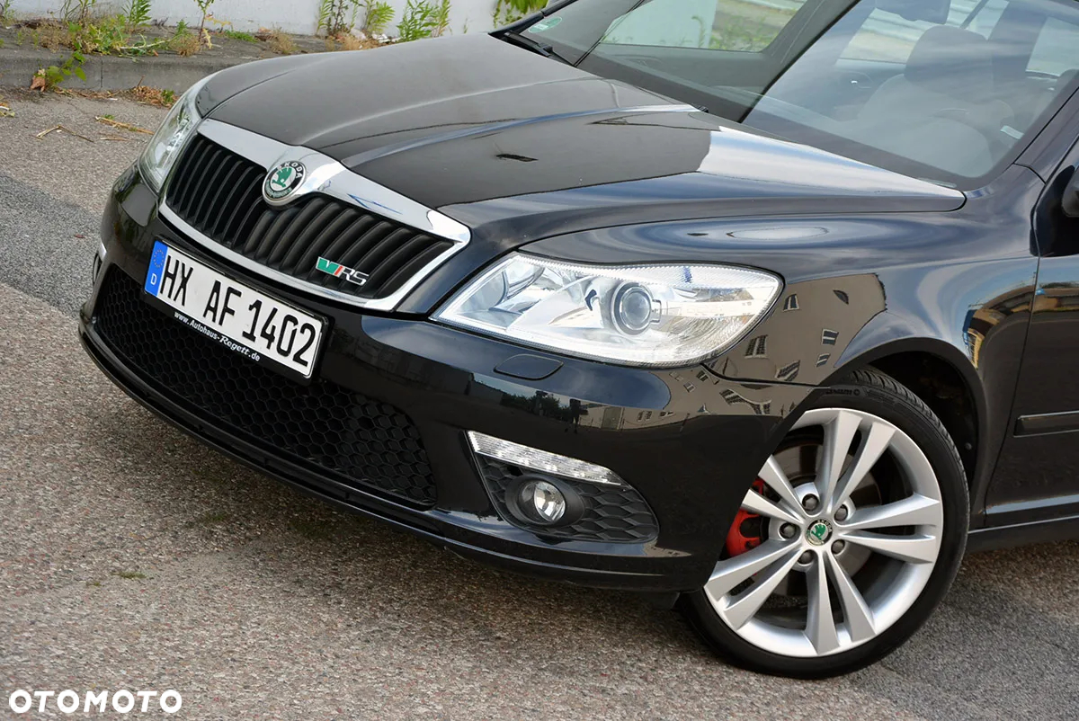 Skoda Octavia Combi 2.0 TDI CR DPF DSG RS - 25