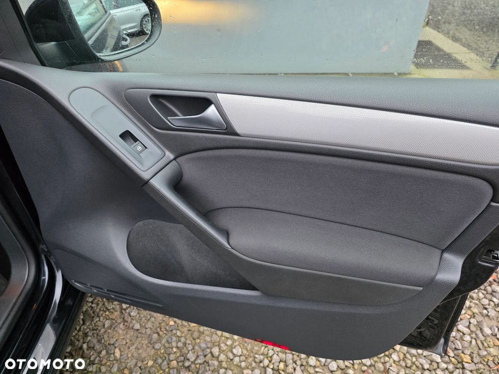 Volkswagen Golf 1.6 TDI DPF MATCH - 21