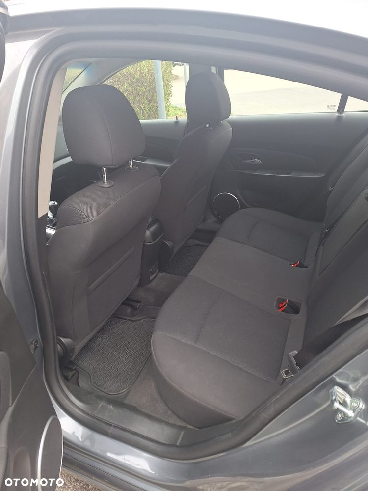 Chevrolet Cruze - 11