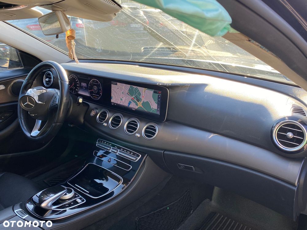 Mercedes-Benz Klasa E 220 d T 9G-TRONIC - 21