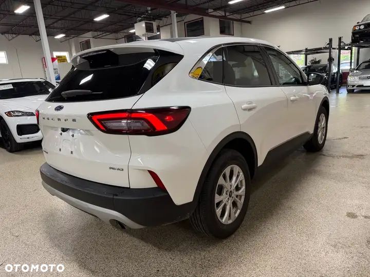 Ford Escape 2.0 EcoBoost AWD Titanium - 6