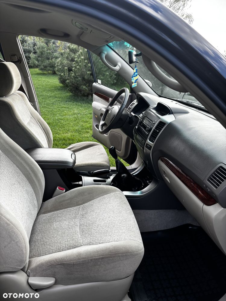 Toyota Land Cruiser - 16