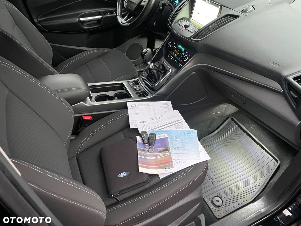 Ford Kuga 1.5 EcoBoost 2x4 Titanium - 28