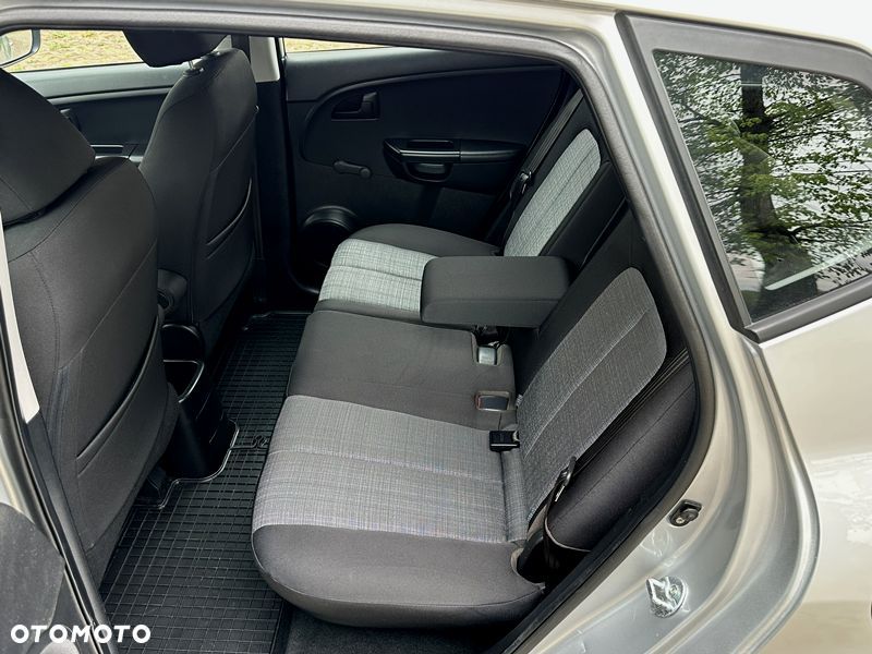 Kia Venga - 12