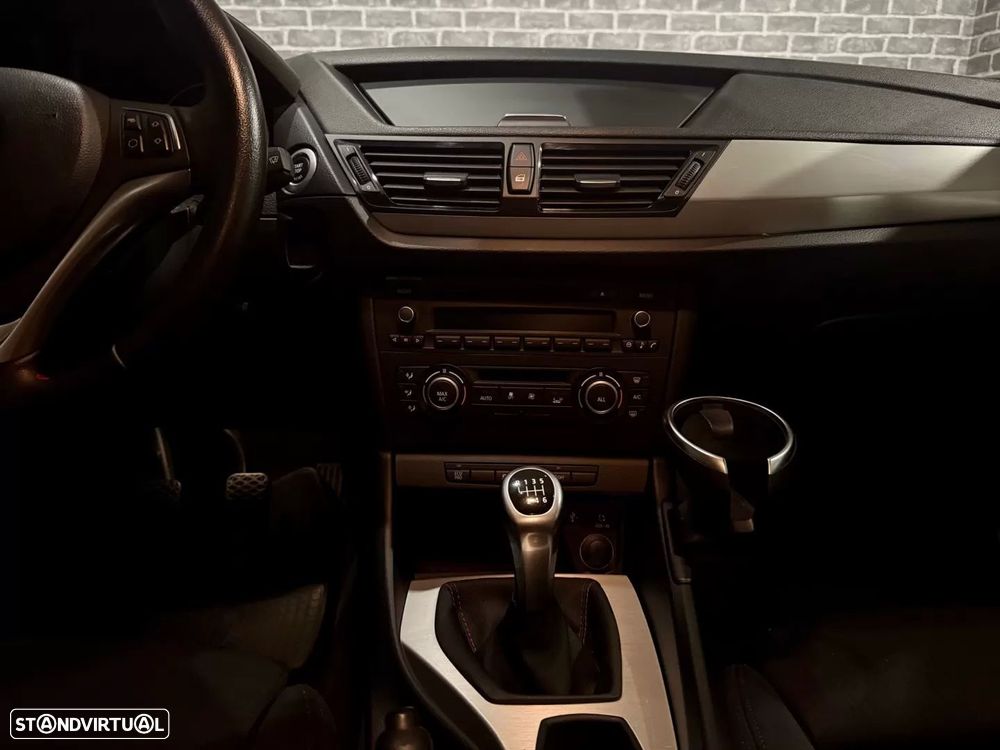 BMW X1 18 d xDrive Line Sport - 13