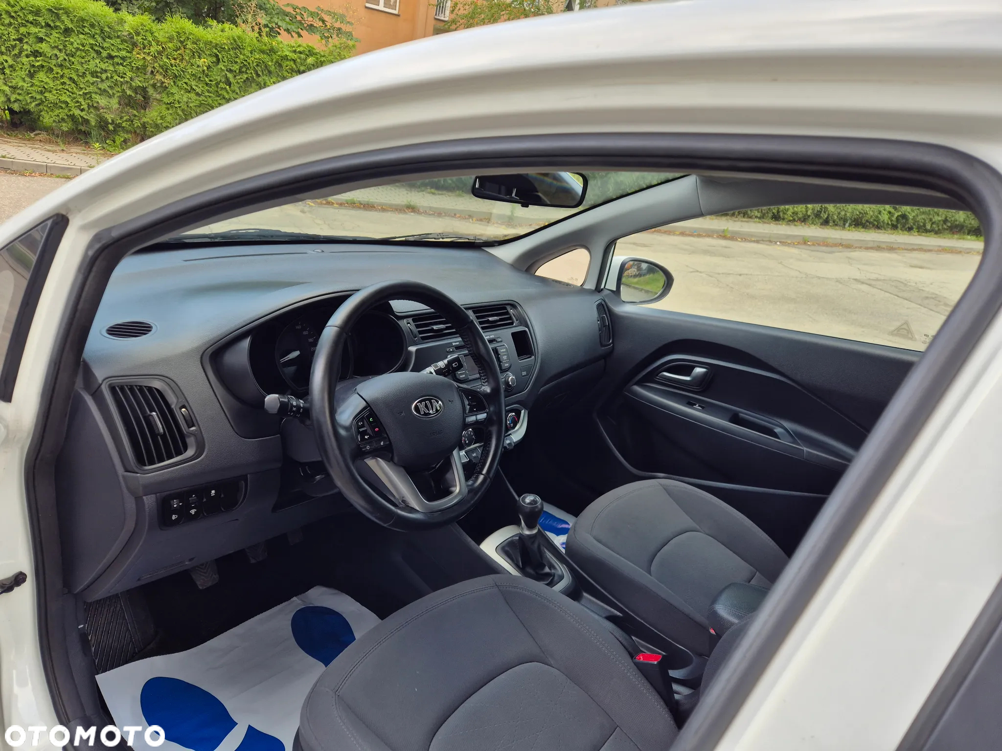 Kia Rio 1.2 L - 16