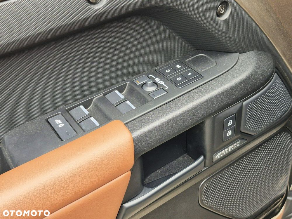 Land Rover Defender - 19