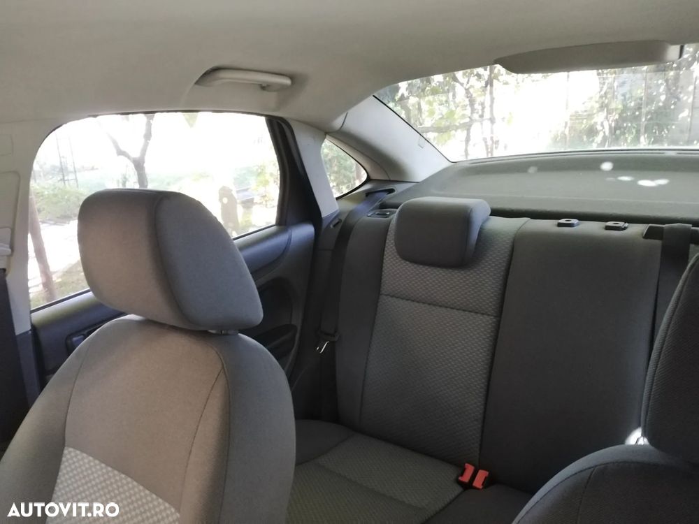 Ford Focus 1.8 TDCI Trend - 9