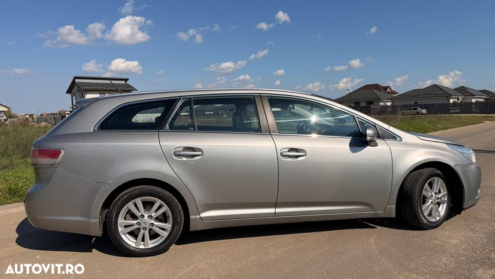 Toyota Avensis 2.0 D-4D Executive - 4