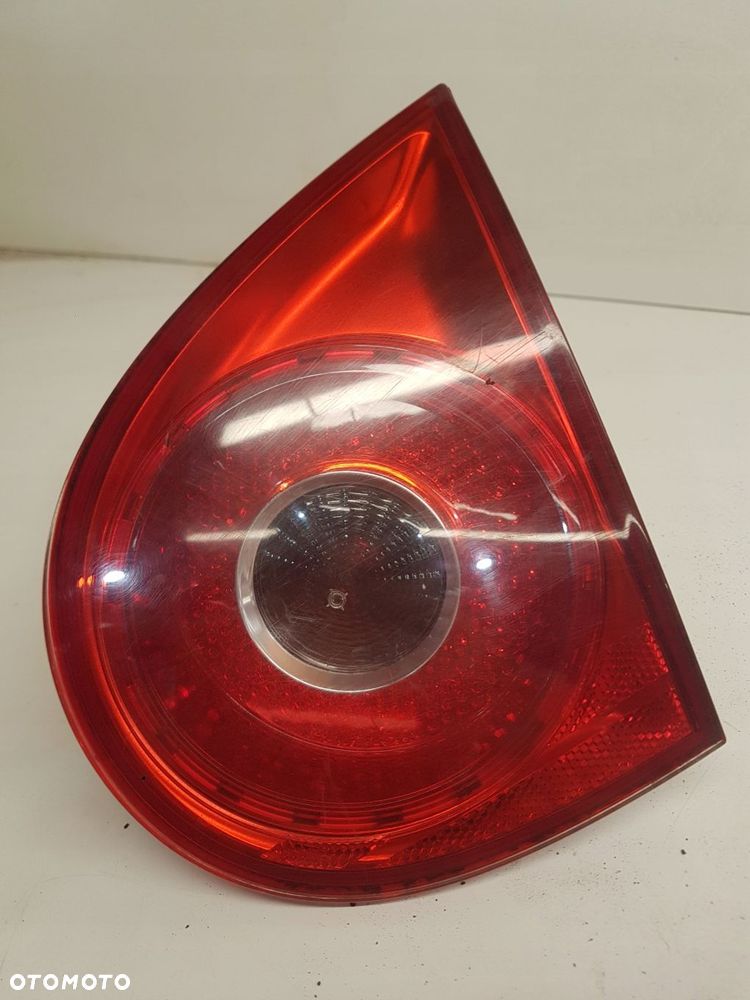 LAMPA LED PRAWY TYŁ W KLAPĘ VW GOLF V 1K6945094F - 1