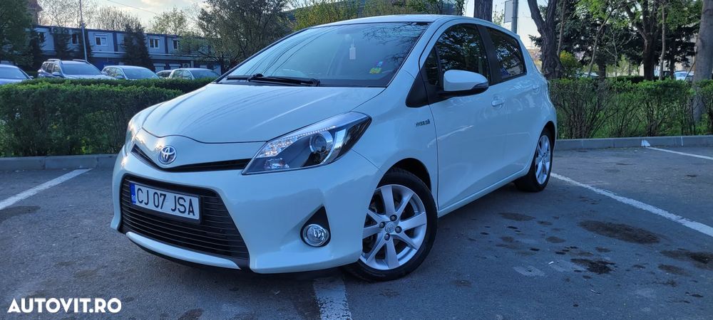 Toyota Yaris 1.5 VVT-i HSD Terra - 2