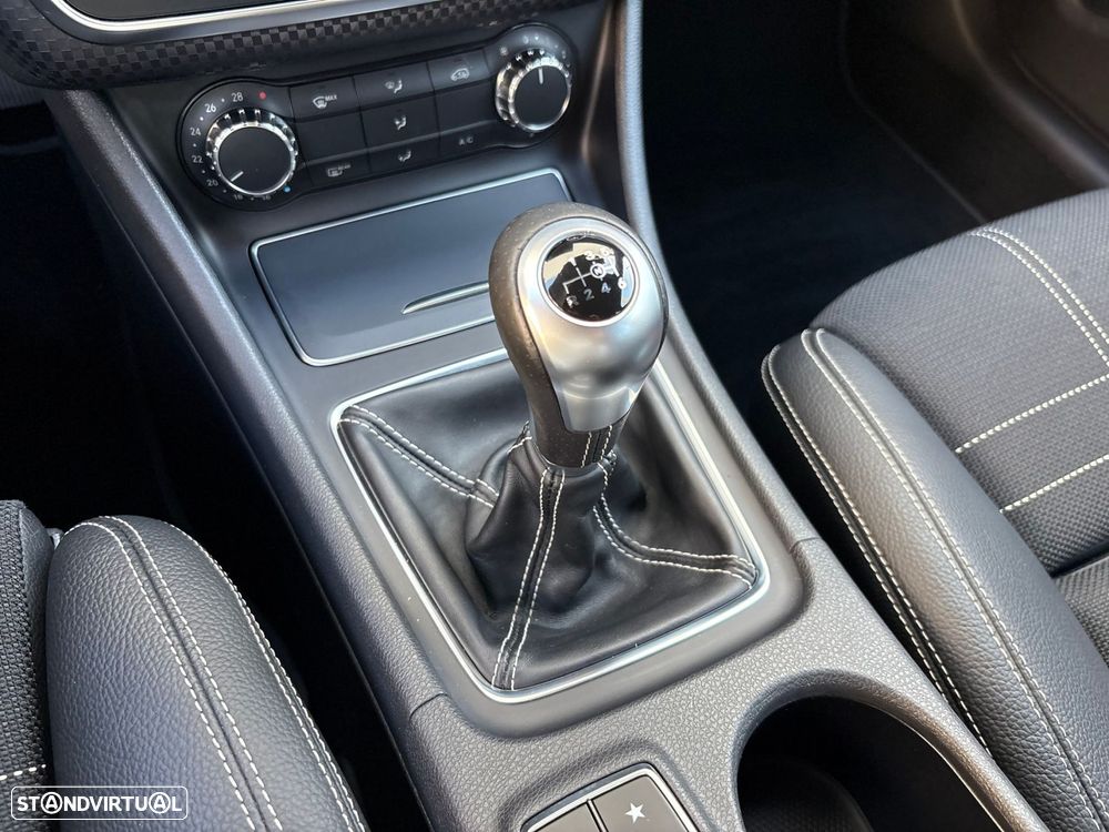 Mercedes-Benz A 180 d Fleet Pack Urban - 32