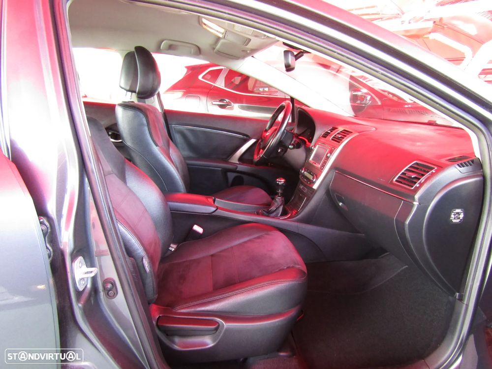 Toyota Avensis SD 2.0 D-4D Exclusive +GPS - 10