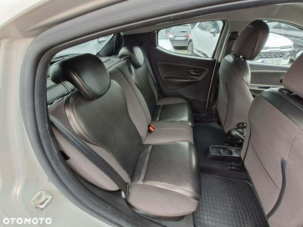 Lancia Ypsilon - 25