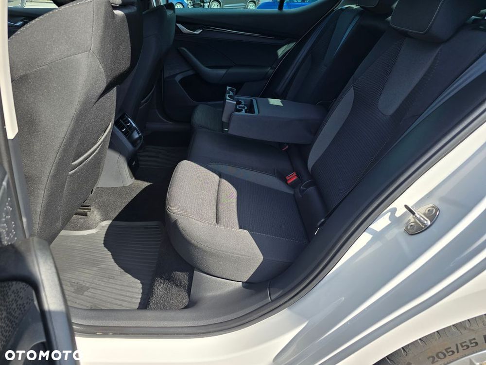 Skoda Octavia 1.5 TSI mHEV Selection DSG - 12