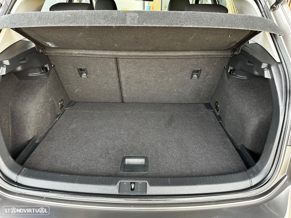 VW Golf 1.6 TDI Confortline - 37