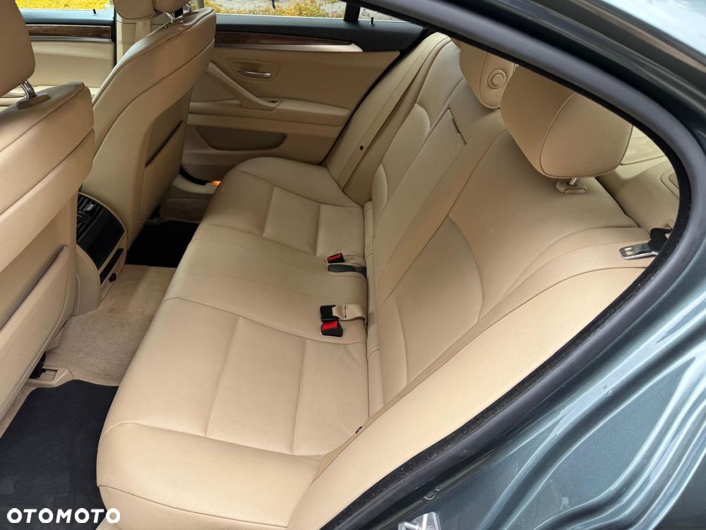 BMW Seria 5 528i Sport-Aut - 12