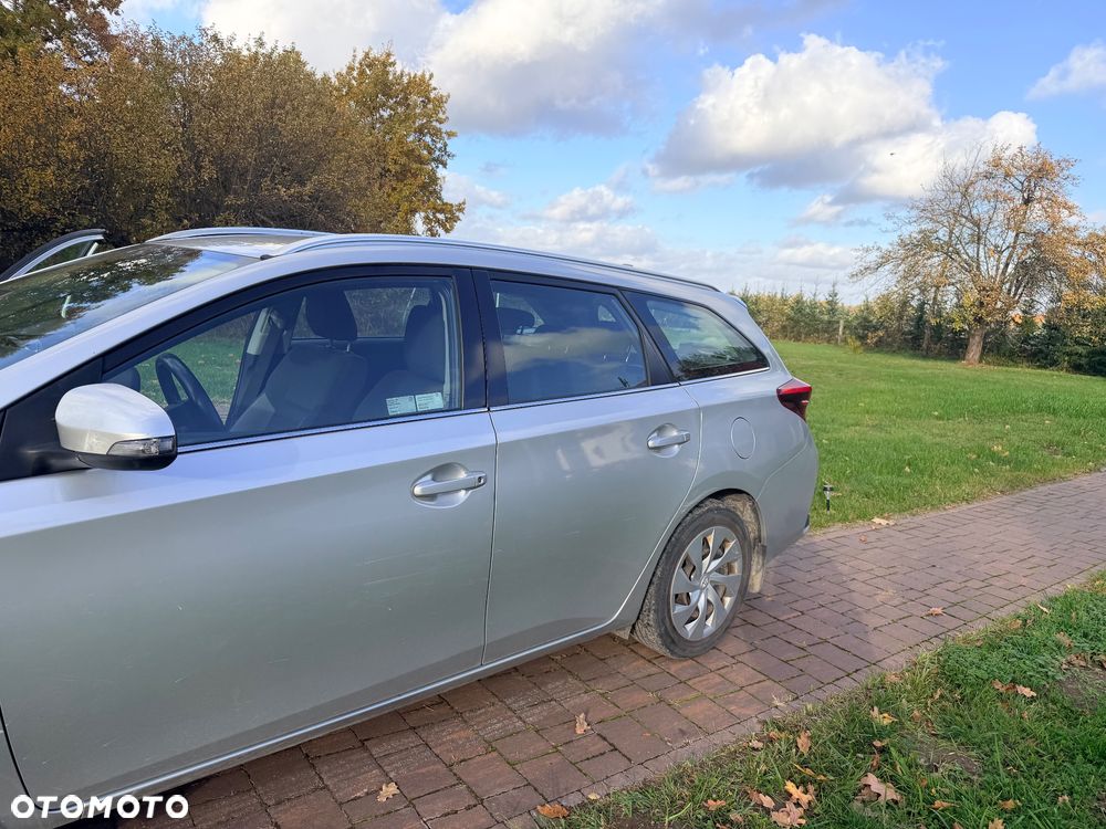 Toyota Auris 2017 photo 3