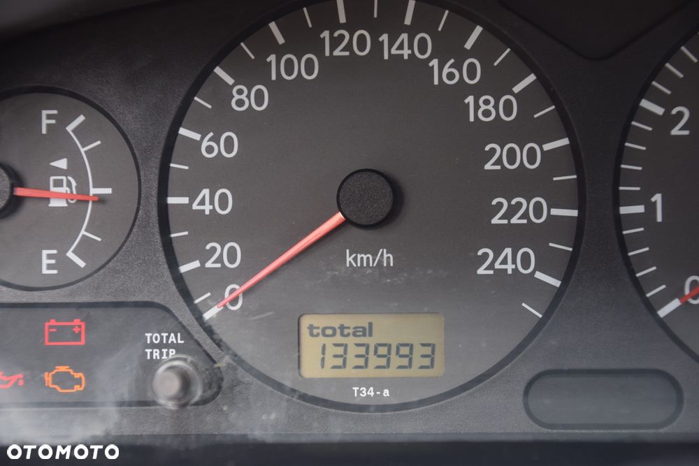 Toyota Avensis 1.6 VVT-i Terra - 10