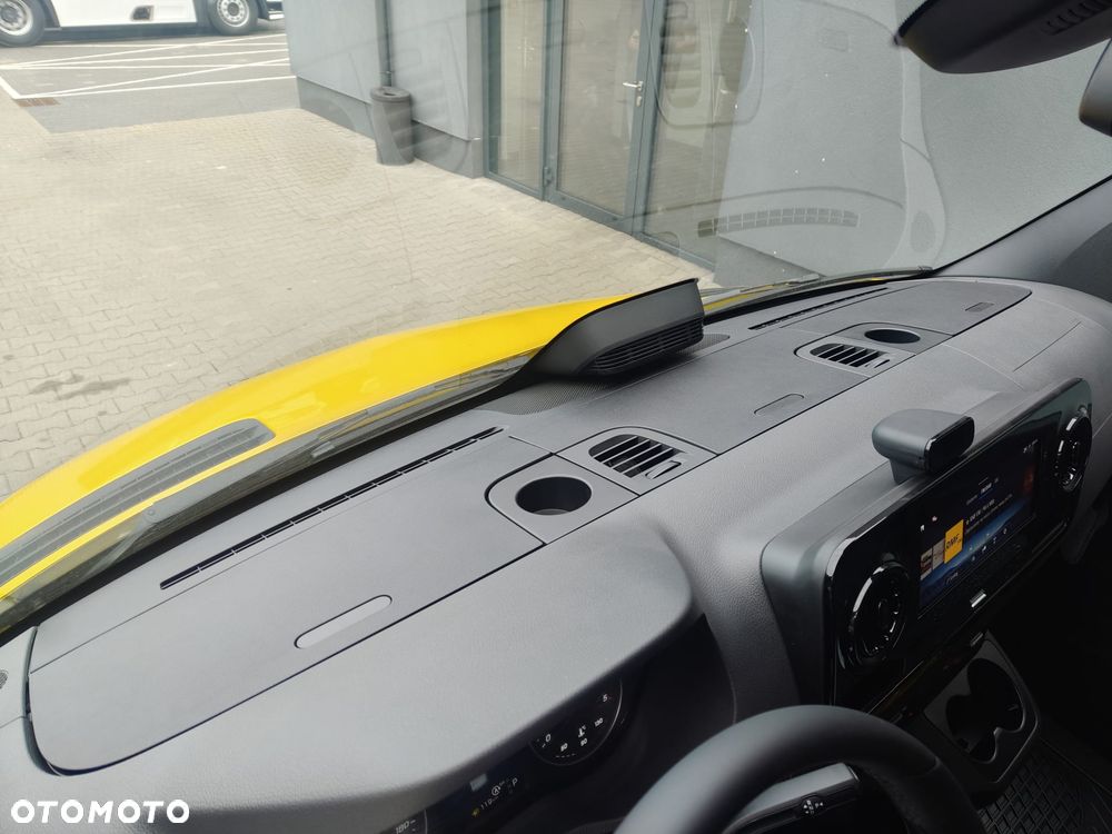 Mercedes-Benz Sprinter - 30