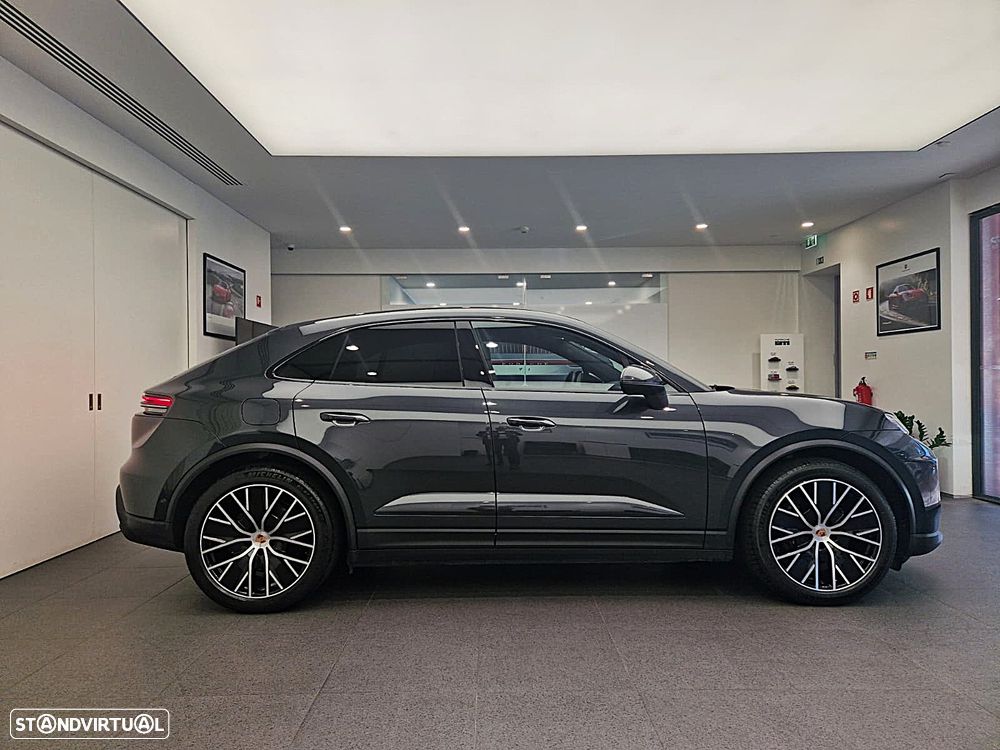 Porsche Macan Electric 4 - 7