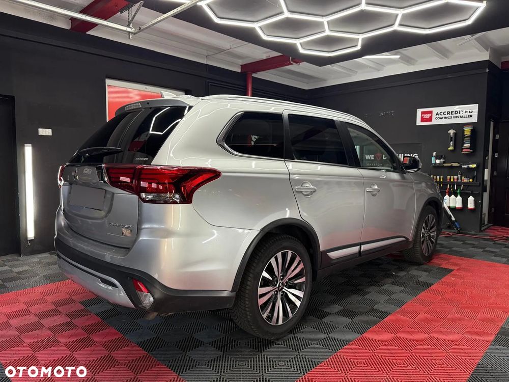 Mitsubishi Outlander 2.0 Instyle + 4WD CVT - 2