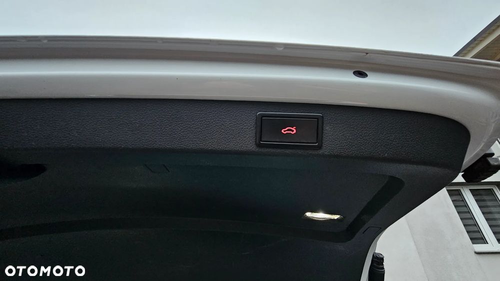 Skoda Superb 2.0 TDI SCR 4x4 Scout DSG - 11