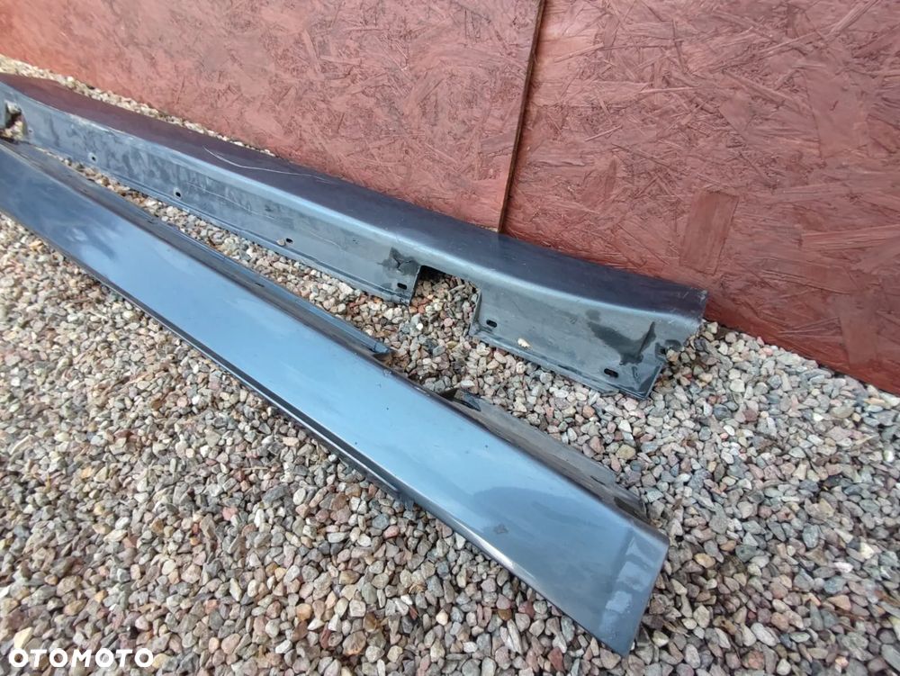 BMW E60 LCI / E61 LCI. ORYGINALNE NAKŁADKI NA PROG LEWA O NR: 7 178 125 / 7 178 126 OEM. W KOLORZE PLATINGRAU METALIC A68/7 - 8