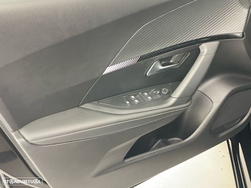 Peugeot 2008 1.2 PureTech Allure - 16