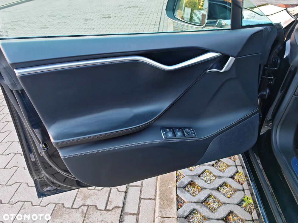Tesla Model S - 19