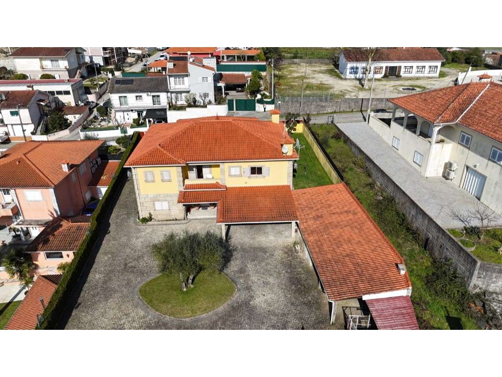 Moradia T5 de cave e rés-do-chão | Airães, Felgueiras - Grande imagem: 5/32