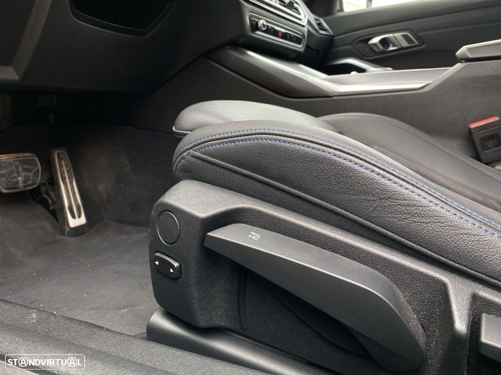 BMW 320 d Touring Pack Desportivo M Auto - 14