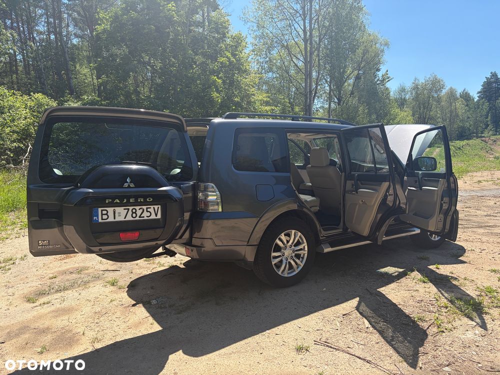Mitsubishi Pajero - 11