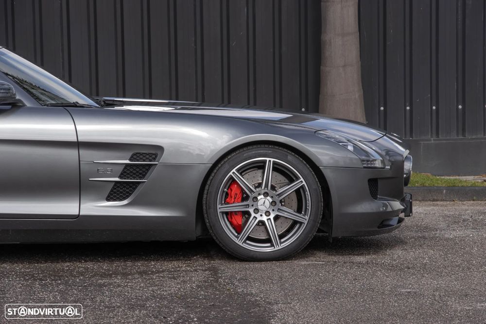 Mercedes-Benz SLS 63 AMG Roadster - 38