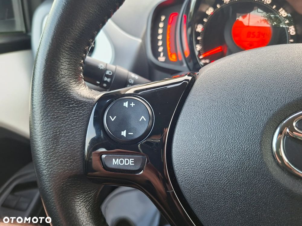 Toyota Aygo x-play connect - 21
