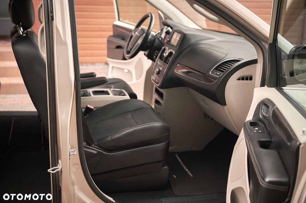 Chrysler Town & Country 3.6 Limited - 24