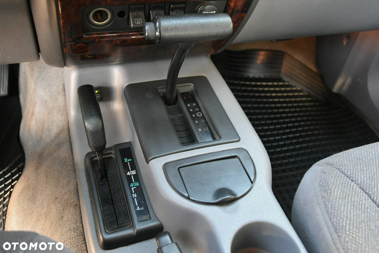 Jeep Cherokee - 10