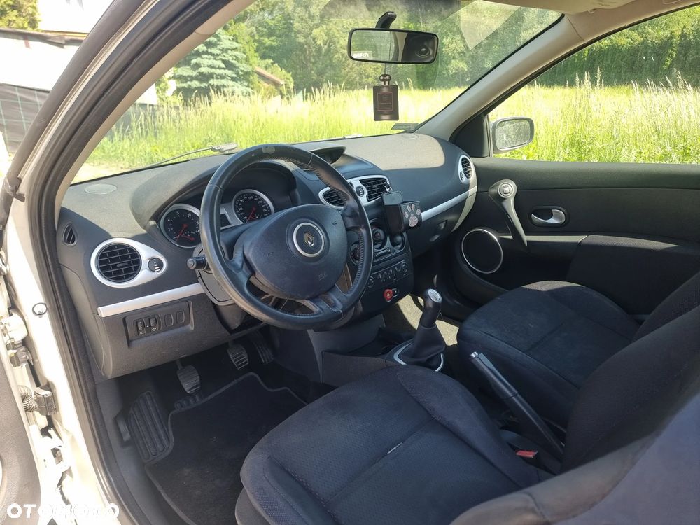 Renault Clio - 9