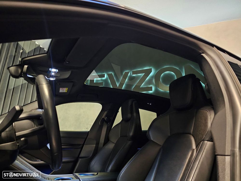 Porsche Taycan Cross Turismo 4 - 24