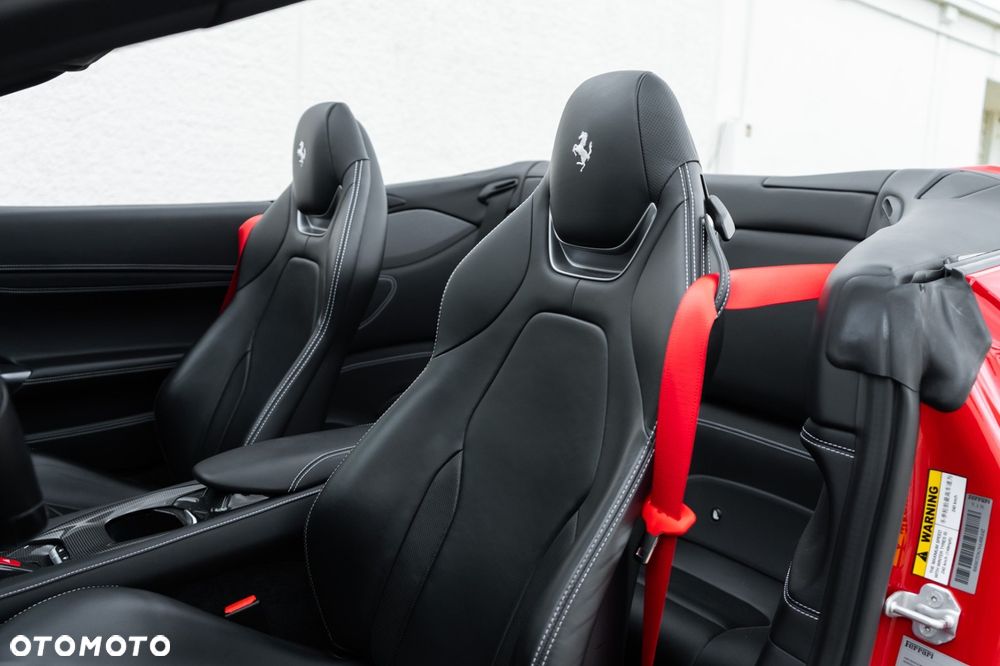 Ferrari Portofino - 12