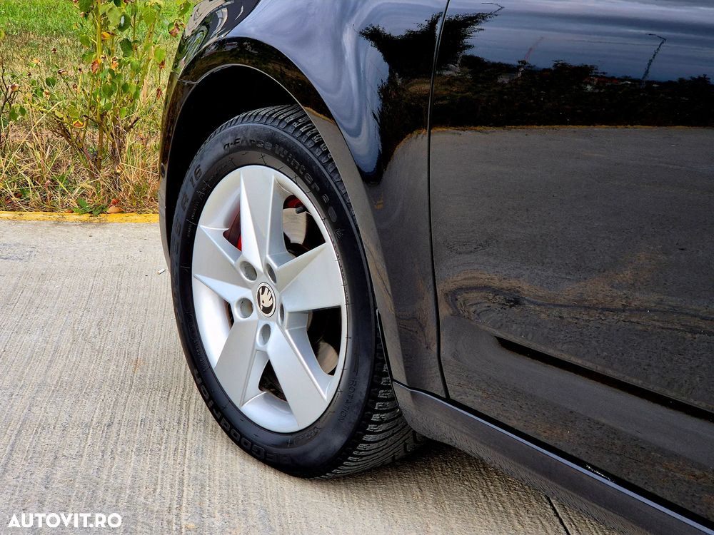 Skoda Octavia Combi 2.0 TDI RS - 29