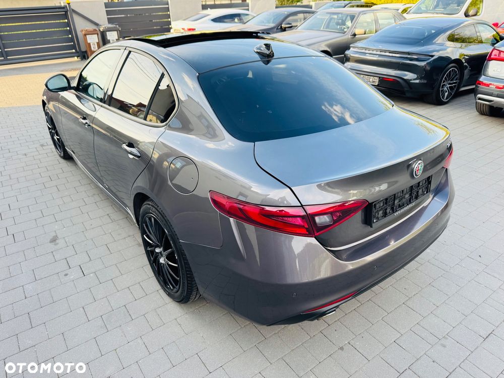Alfa Romeo Giulia 2.2 AT8 Super - 8
