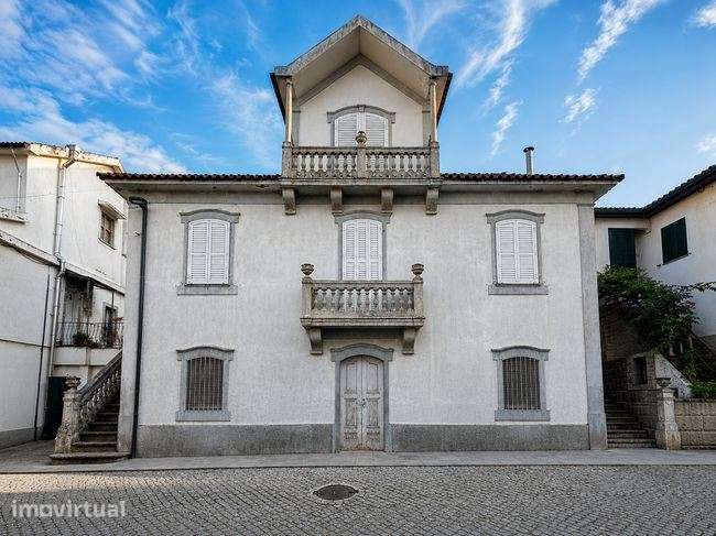 Moradia Apalaçada dos Anos 30 com Jardim | Celeirós, Sabrosa  Douro - Grande imagem: 4/27