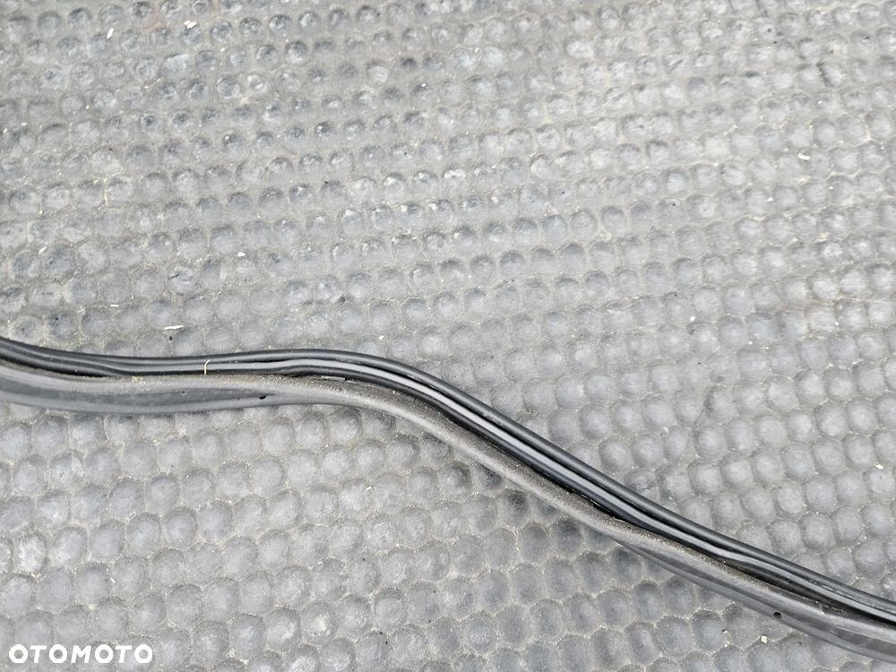 Uszczelka Guma Pokrywy Klapy Bagaznika VW Golf IV 4 Hatchback 3 5 Drzwi - 15