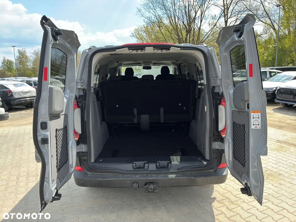Volkswagen Caravelle - 11