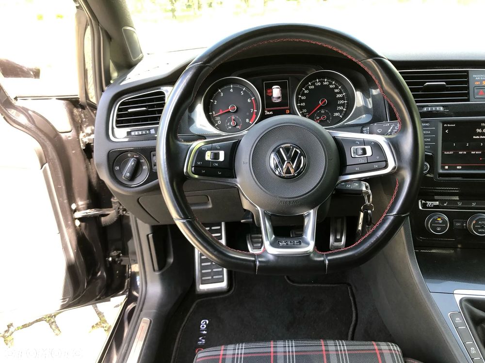 Volkswagen Golf - 9