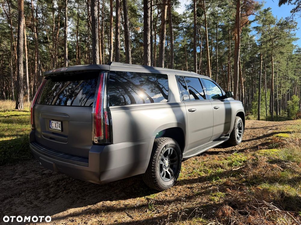 Chevrolet Suburban - 21
